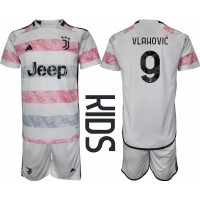 Fotballdrakt Barn Juventus Dusan Vlahovic #9 Bortedraktsett 2023-24 Kortermet (+ Korte bukser)